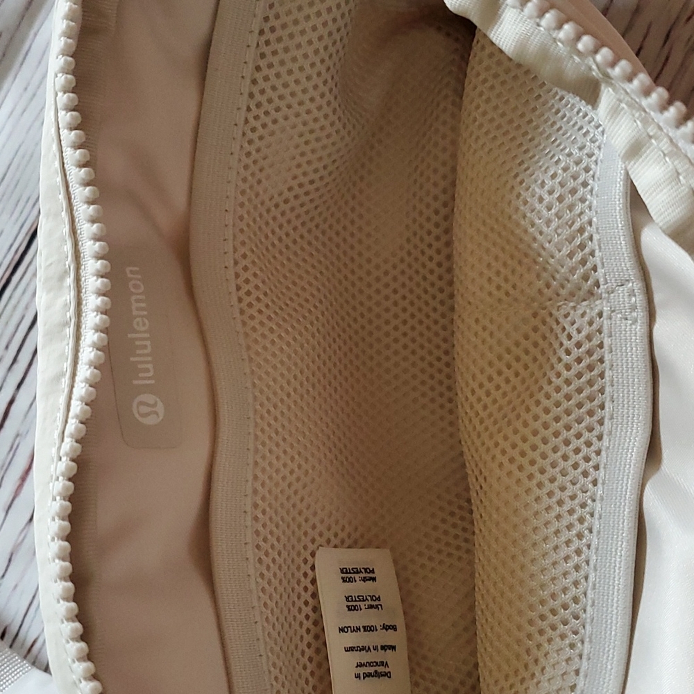 🆕️ LULULEMON EVERYHERE BELT BAG - WHITE OPAL - Picture 11 of 14